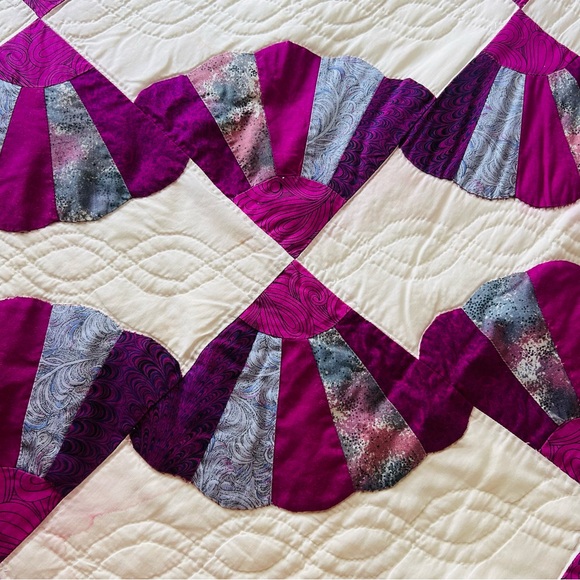 Vintage From 1970’s  Handmade King  Fan Quilt – 105” x 100” - Picture 4 of 14